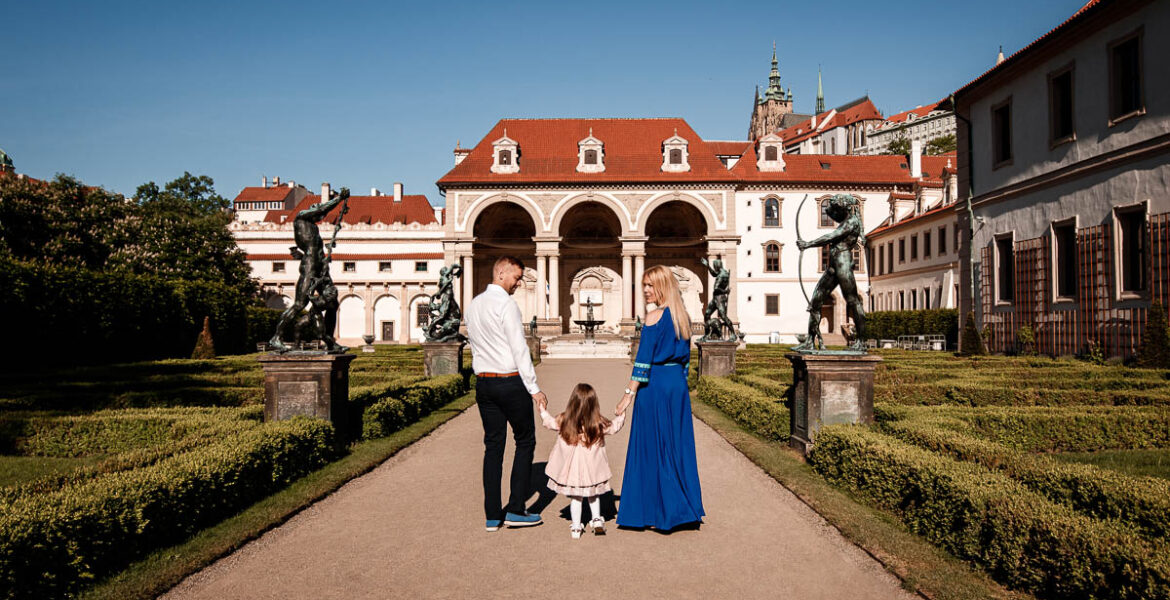 Rodinné focení v Praze ve Valdštejnské zahradě